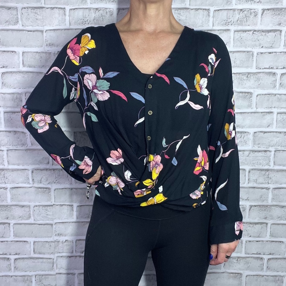 |•A.N.A•| High Low Floral Twisted Front Top Size Small